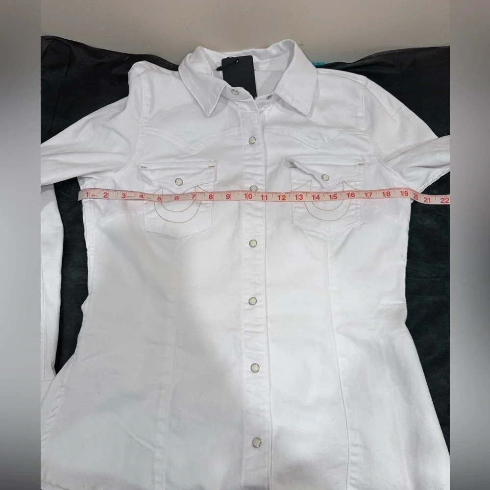 🔥True Religion Women’s White Denim Blouse with Button Details Size L🔥
